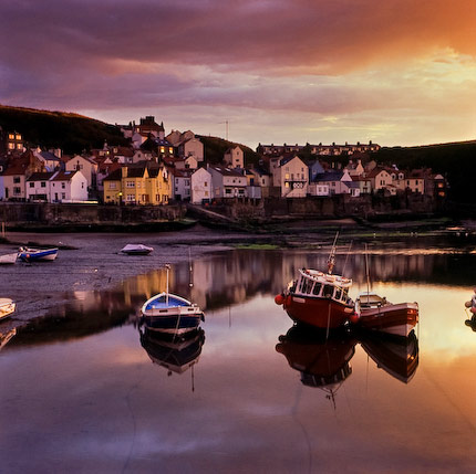 Self-catering cottage in Staithes. Sunset over Staithes harbour
